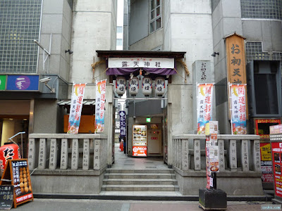 露天神社の裏門