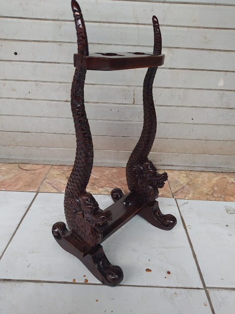 Jagrak keris Isi 2 keris