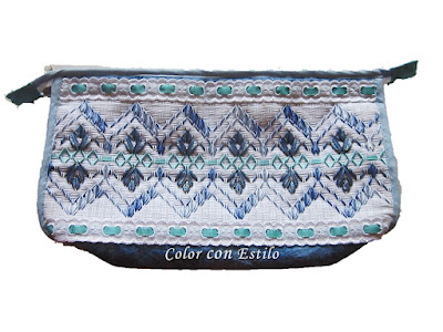 Cartuchera-cosmetiquera-azul-bordada-con-cintas-en-vagonite