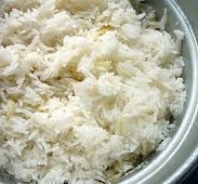 Nasi uduk memang terkadang menjadi pilihan untuk menghidangakan menu makan dengan menu la RESEP NASI UDUK GURIH PAKAI RICE COOKER