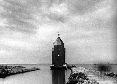 Teatro del Mondo en la Bienal de Venecia 1979 | Aldo Rossi | Planta + sección + axonometría + dibujos 