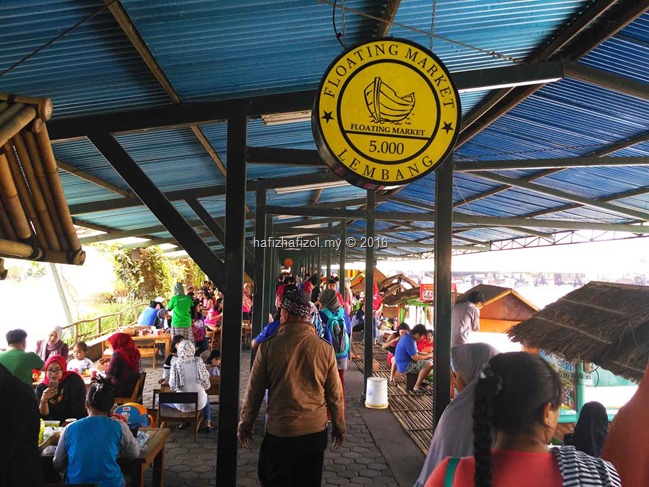 suasana di floating market bandung