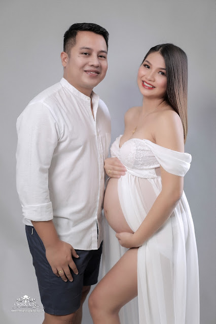 Cyra Pano Maternity Portrait #erreesphotography #erreesstudio #viganstudio #viganphotographer #abrastudio #abraphotographer #manilaphotographer #portrait #studioportrait #maternityportrait #maternity