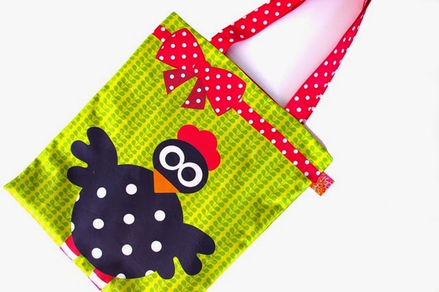 http://www.motifpersonnel.com/tissus-personnalises/latcho-drom/kit-a-coudre-tote-bag-poule-et-lapin-par-latcho-drom.html