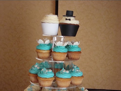 I have seen plenty wedding cupcakes before but one item about this cupcakes