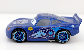 2017 holiday disney store cast member exclusive lightning mcqueen