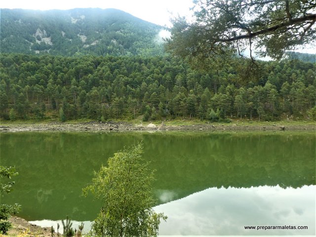 un día de verano en el Lago de Engolasters