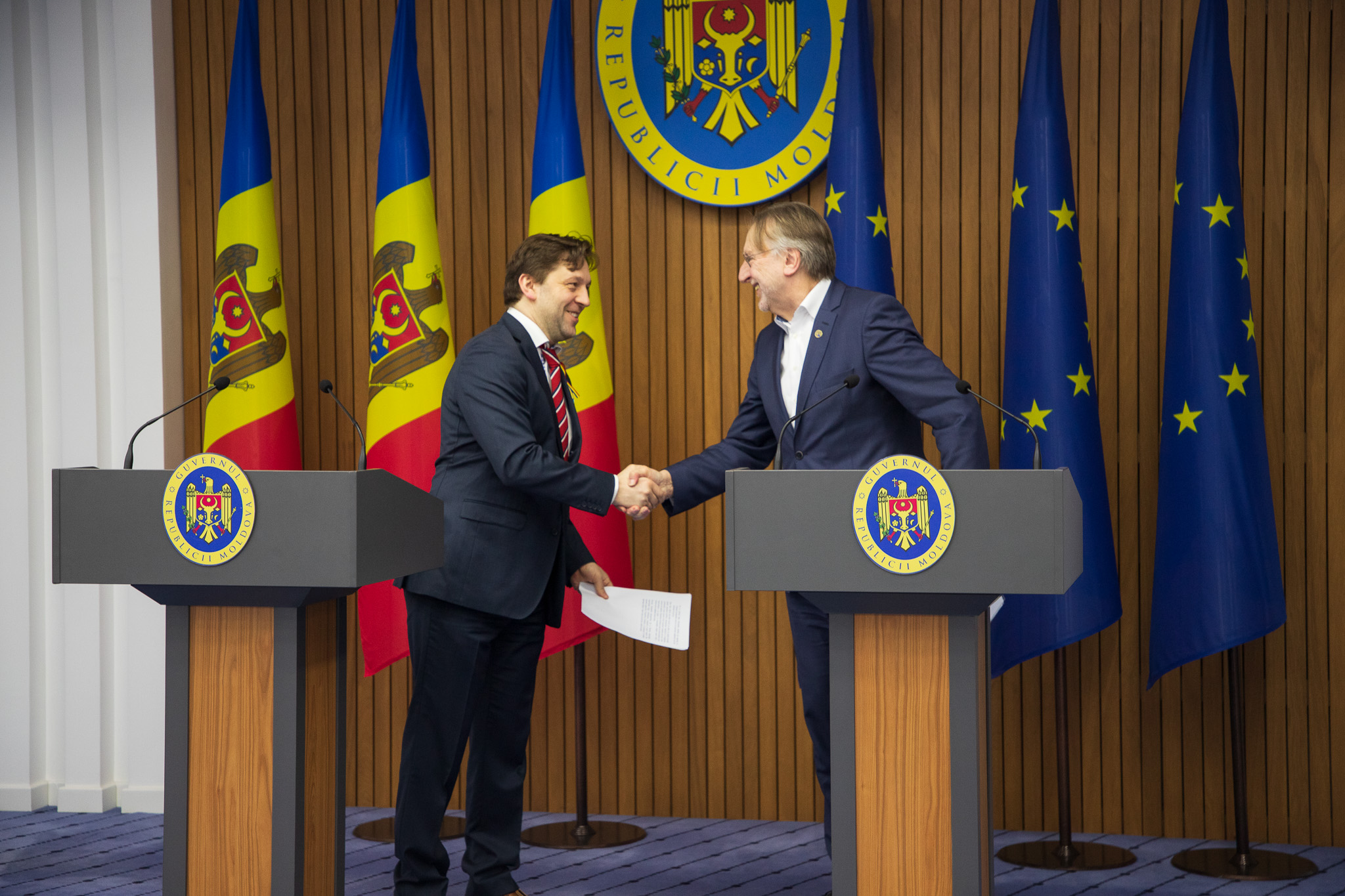 Хочу молдова. Европейская делегация Молдовы. Европейский Союз и Молдова. Дружба Евросоюз и Молдова. Молдова и Евросоюз прозрачный фон.
