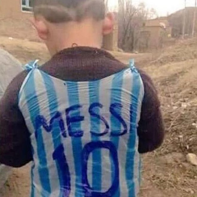 Messi, Messi Biggest Fan, Murtaza Ahmadi, Afghanistan, Iraq, Kid, Child, Bag, Shirt, Jersey, Boy, Football, Shopping Bag, Plastic Bag, Messi Boy, Lionel Messi, Striped Plastic Bag, Photo, Image, Picture, 
