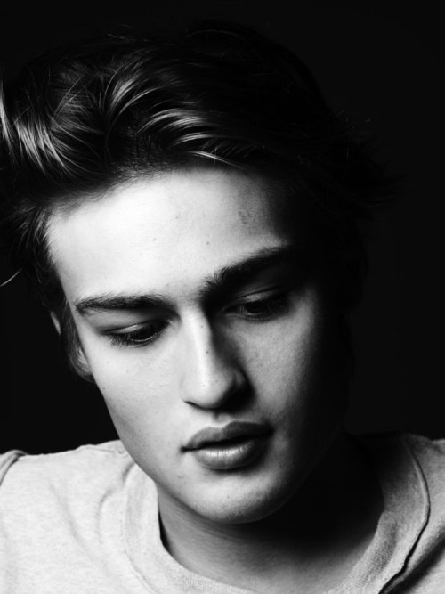 Douglas Booth - Images Gallery