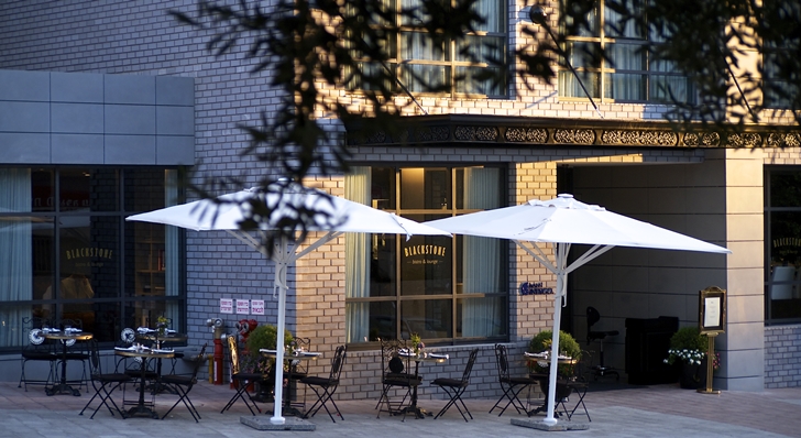Street level coffee shop in Hotel Indigo in Tel Aviv