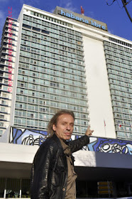 El francés Alain Robert , más conocido como «french Spiderman» («el Hombre Araña francés»),