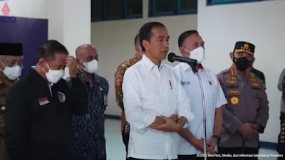 PARAH! Ditanya Siapa Pihak yang Harus Tanggung Jawab soal Kanjuruhan? Jokowi Bingung, Menpora Garuk-garuk