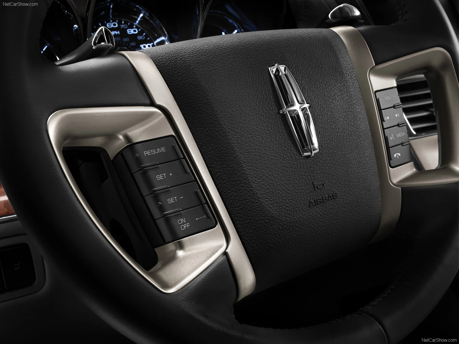 Hình ảnh xe ô tô Lincoln MKT 2010 & nội ngoại thất