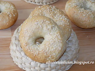 http://absolutdelicios.blogspot.ro/2016/04/bagels.html