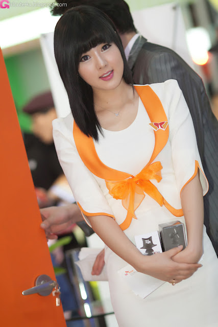 5 Hwang Mi Hee - World IT Show 2012-very cute asian girl-girlcute4u.blogspot.com