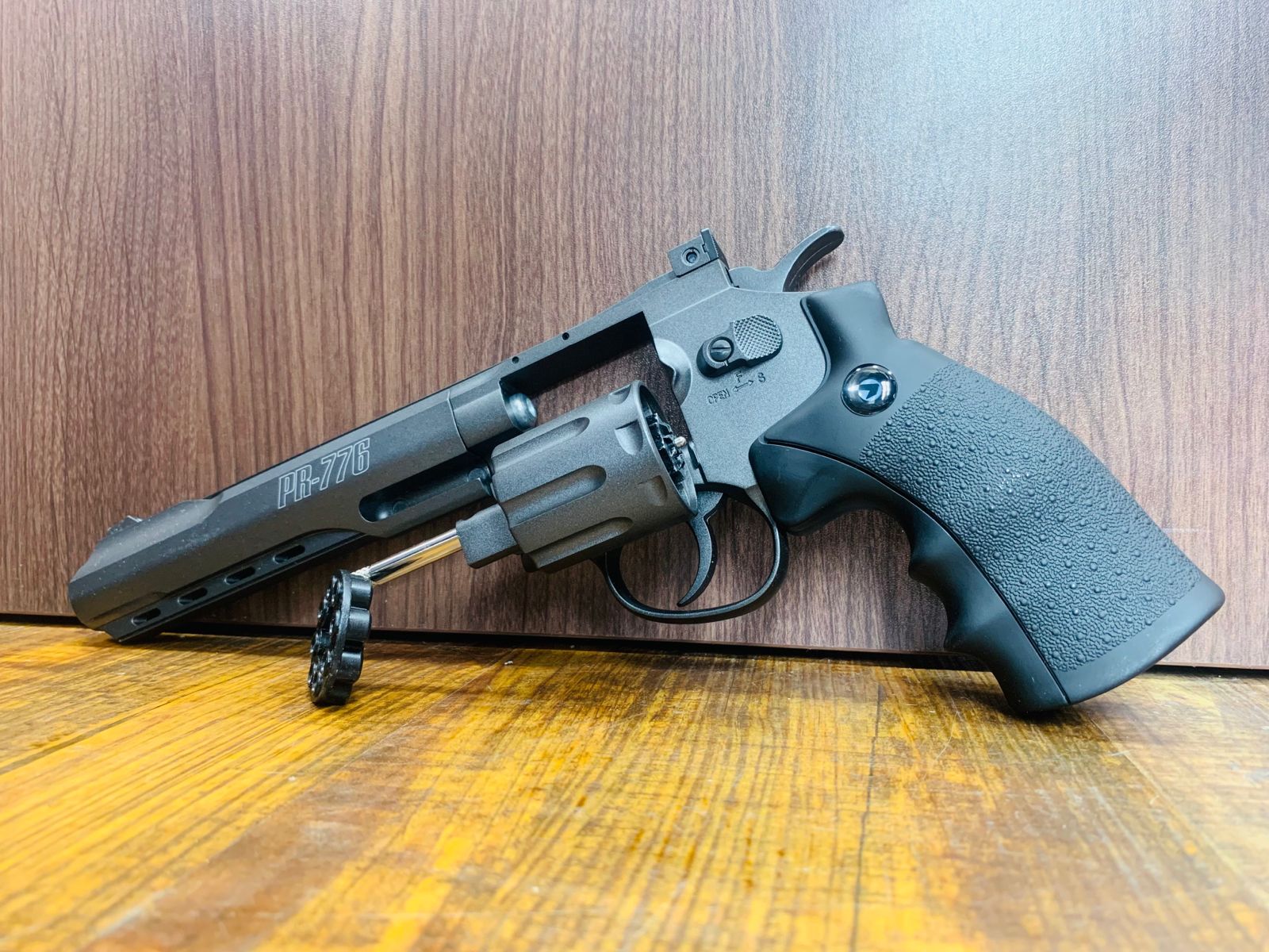 Gamo PR-776 C02 Revolver - Realistic Air Compressed Revolver