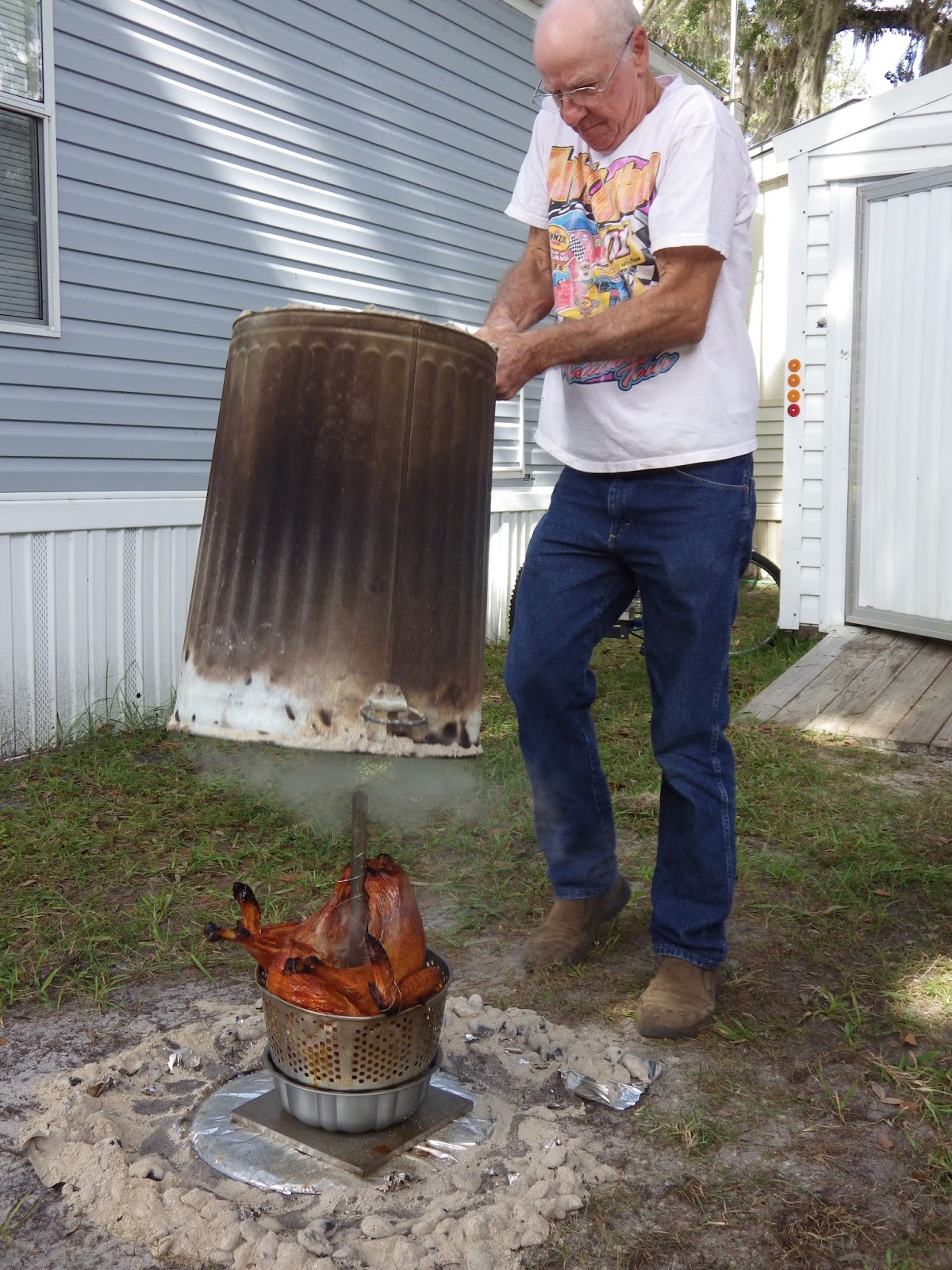 outdoorscribe: Trash can turkey cooking finishes a bird ...