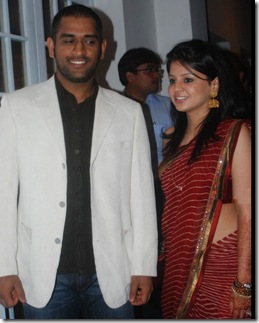 %dhoni with wife shakshi111