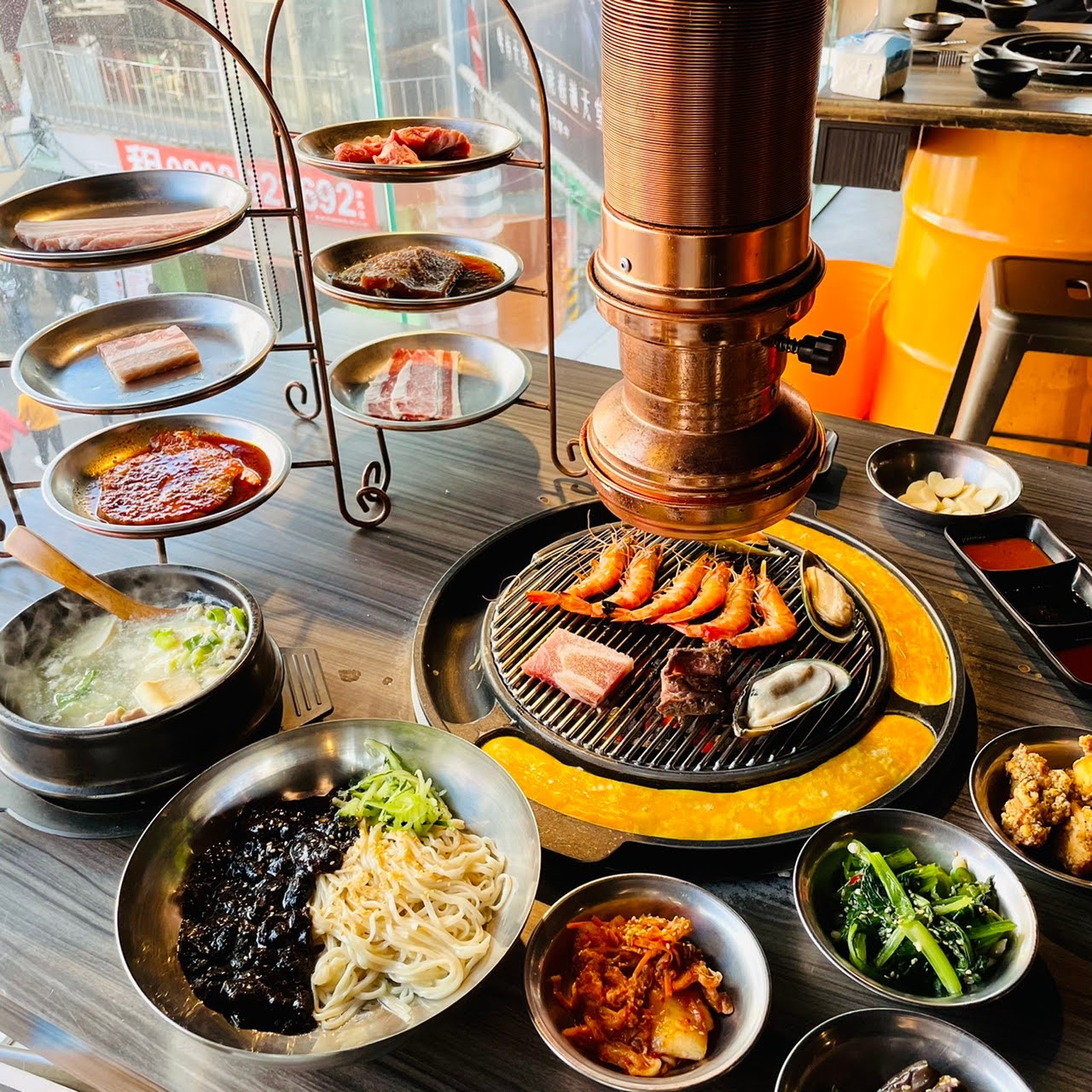 台北西門町美食 韓式炸雞 泡菜 豆腐鍋 烤肉吃到飽 비빔밥 떡볶이 김치