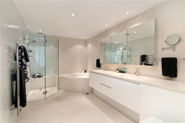 When it comes to renovating a house, many people end up leaving the bathroom aside. Because it is an occasional and barely visible environme.