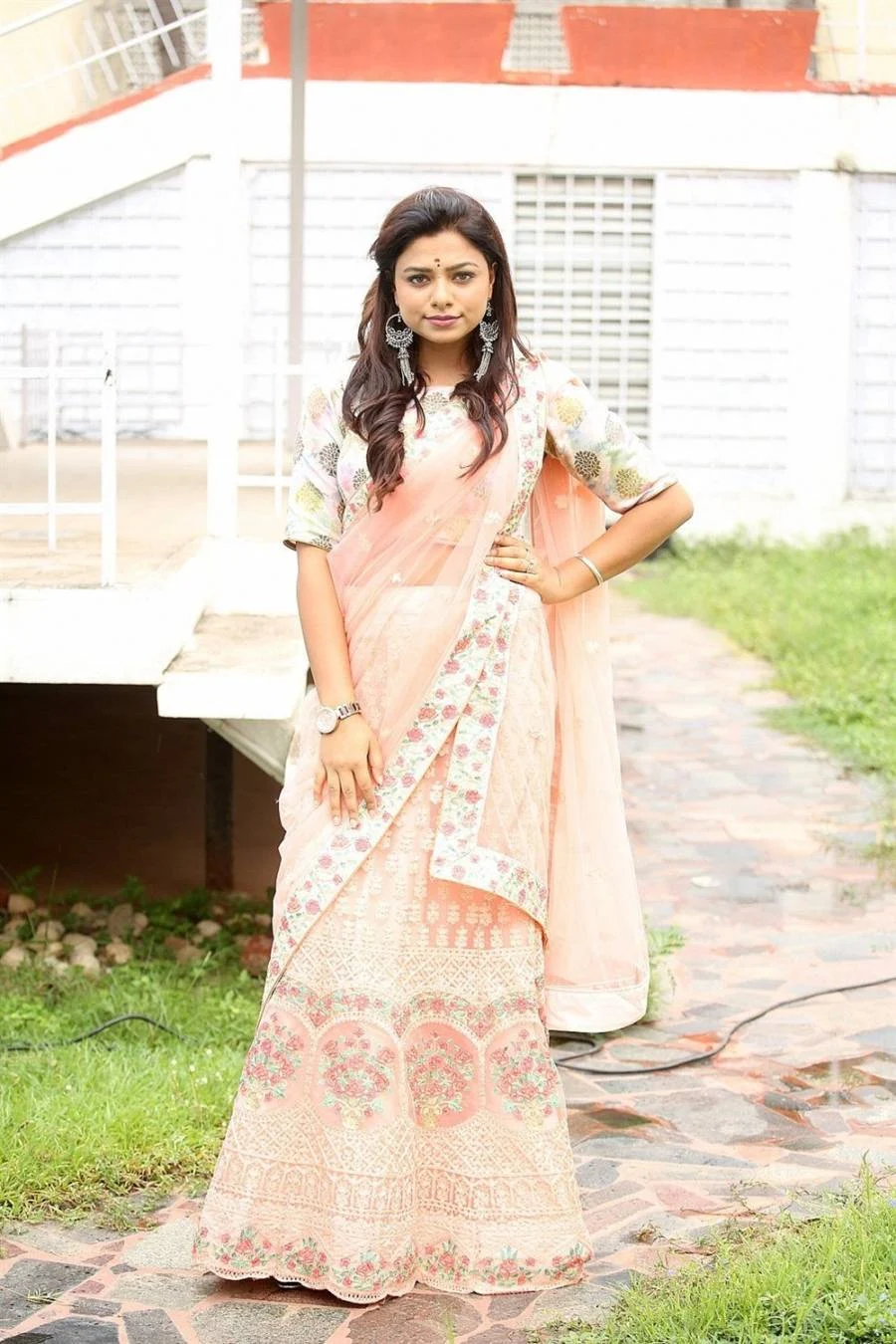 Beautiful Indian Actress Fida Gill In Transparent Pink Saree