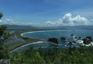 Pantai Payangan (Payangan Beach)