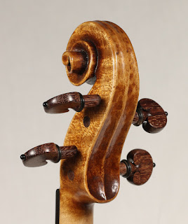 Copy of a Guarneri del Gesù Violin scroll by Nicolas Bonet Luthier - Volute d'un violon en copie de Guarneri del Gesù par Nicolas Bonet Luthier