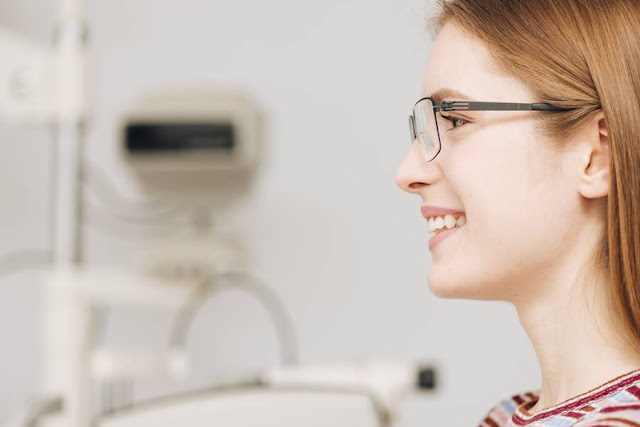 Mujer con gafas