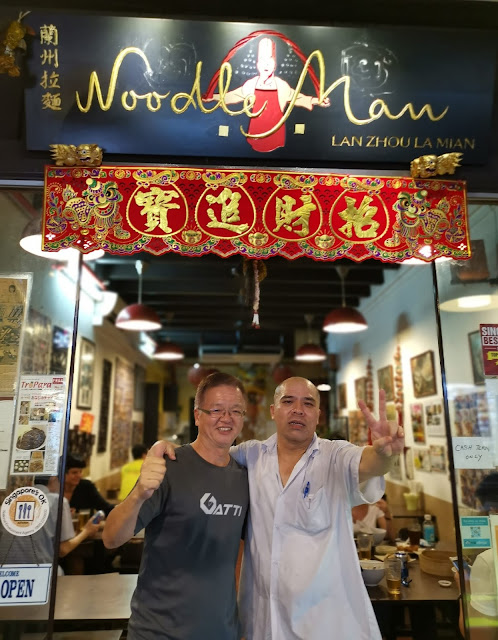 Singapore-Chinatown-Noodle-Man