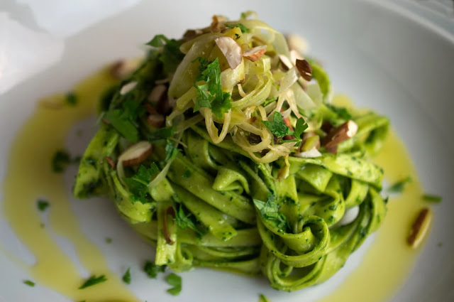 How To Make Fettuccine with Spinach Pesto at Home