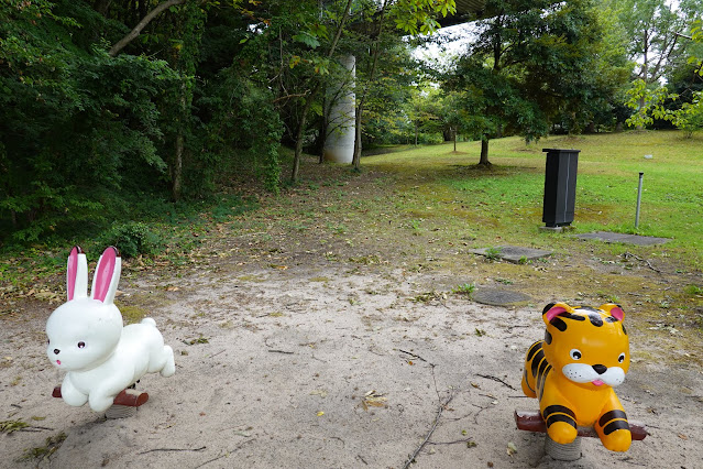 鳥取県西伯郡南部町鶴田　とっとり花回廊　水上花壇近くの広場