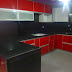 COCINA MODERNA CON PUERTAS EN ACRÍLICO ROJO CARMÍN Y ENCIMERA EN GRANITO NEGRO ABSOLUTO