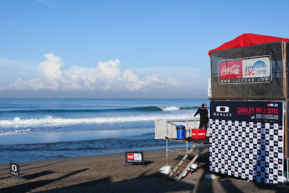 Mustofa Jeksen Takes Win over Made Awan at Oakley Pro 2012 presented by San Mig Light