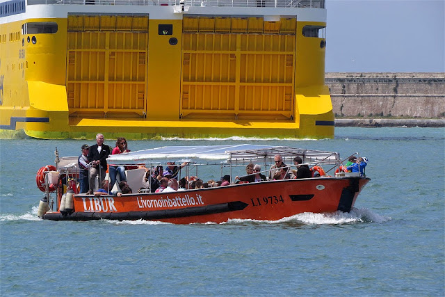 Traghetto Mega Smeralda, IMO 8306486, porto di Livorno