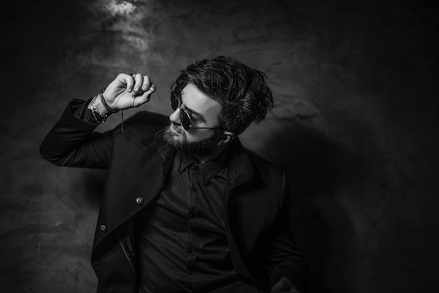 What are the requirements for a male model