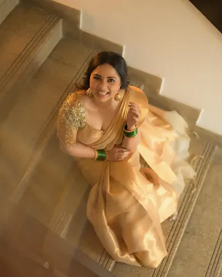 Srushti Dange looks stunning in her latest saree photoshoot