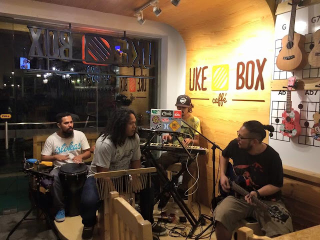 UKULELE UKE BOX CAFFE