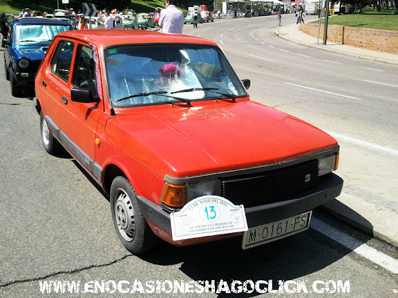 Los SEAT 600 más castizos acuden a la Pradera de San Isidro (Madrid)