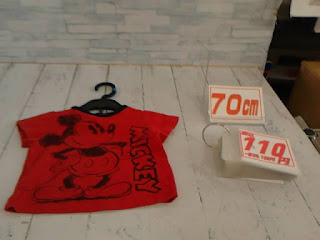 中古品　子供服　７０ｃｍ　ミッキープリント　レッド　半袖Tシャツ　１１０円