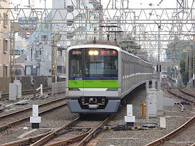 京王電鉄　都営新宿線直通　急行　大島行き7　10-300形