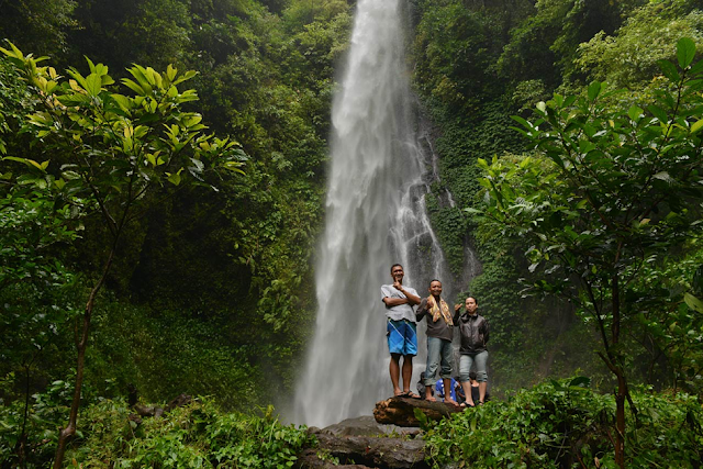 air terjun sinar tiga