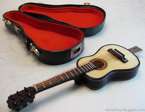 Guitar USB flash drive