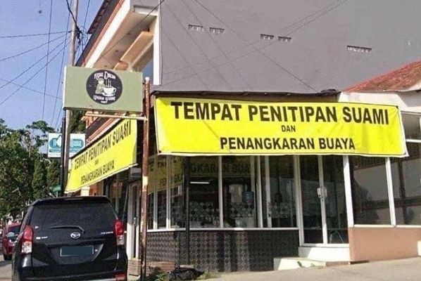 10. Warung kopi ini pakai embel-embel tempat penitipan suami dan penangkaran buaya. Kreatif abis!