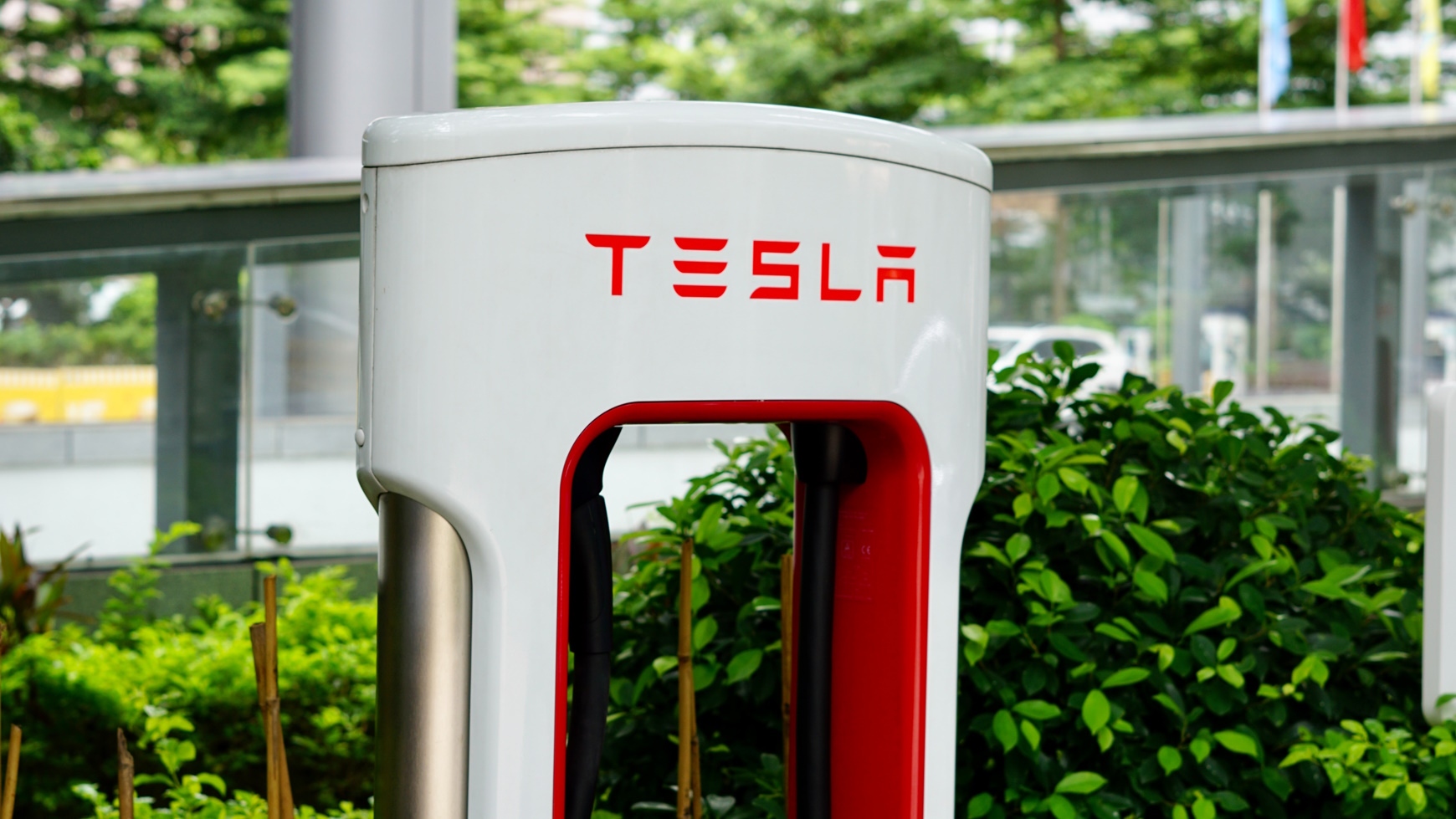Texas Mandates New EV Chargers to Include Tesla Plugs