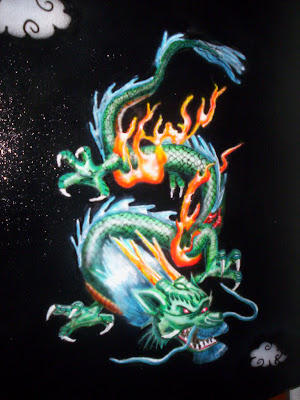 Es un dragon chino de los que se hacen en tatuajes
