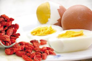 Trứng gà + câu kỷ tử hỗ trợ điều trị viêm gan