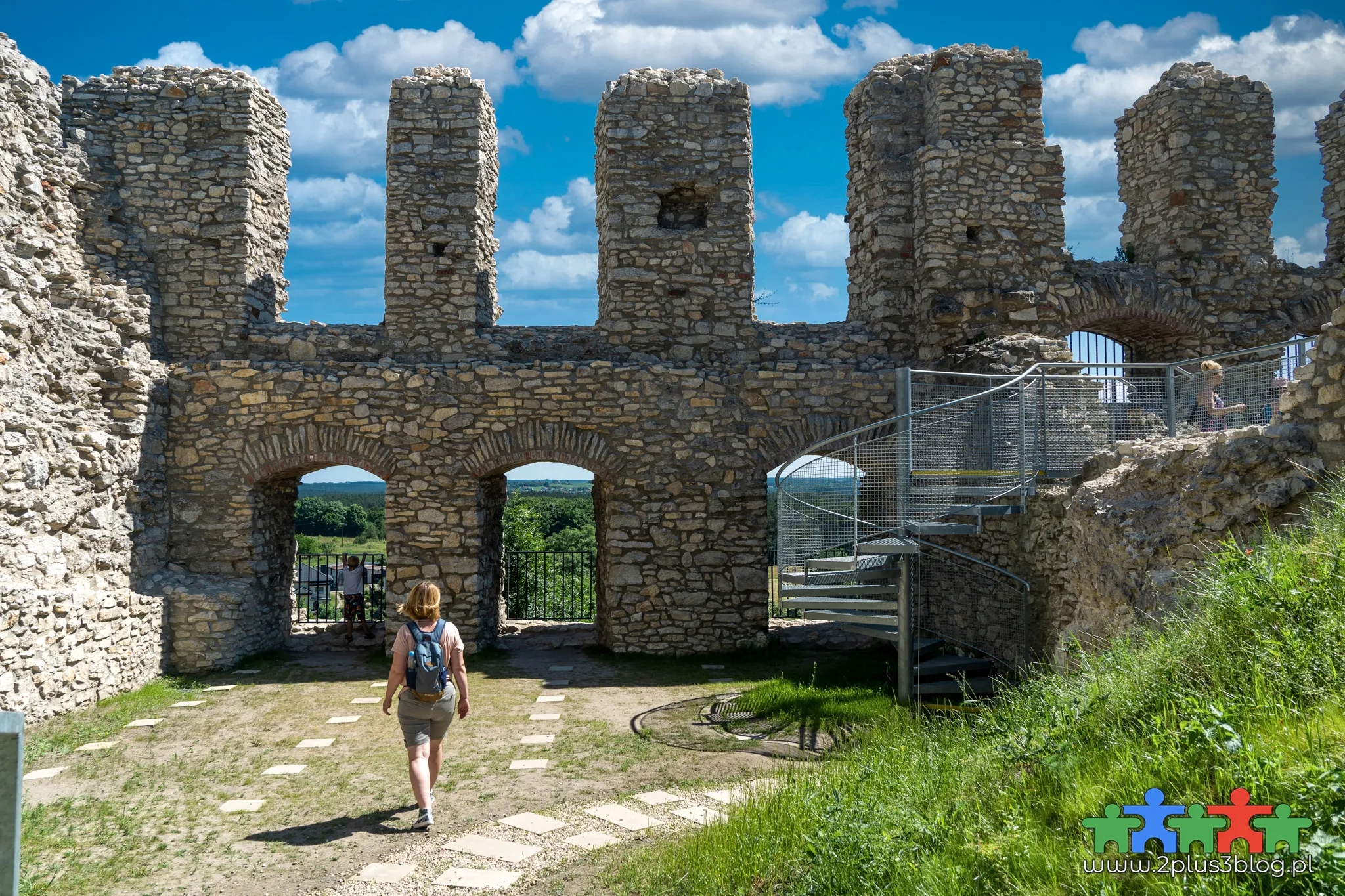Zrekonstruowane ruiny średniowiecznego Zamku w Rabsztynie nieopodal Olkusza są jedną z perełek Szlaku Orlich Gniazd na Jurze Krakowsko-Częstochowskiej