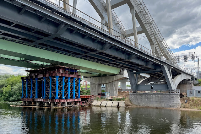 Москва-река, Белорусский мост, строящийся мост Северного дублёра Кутузовского проспекта