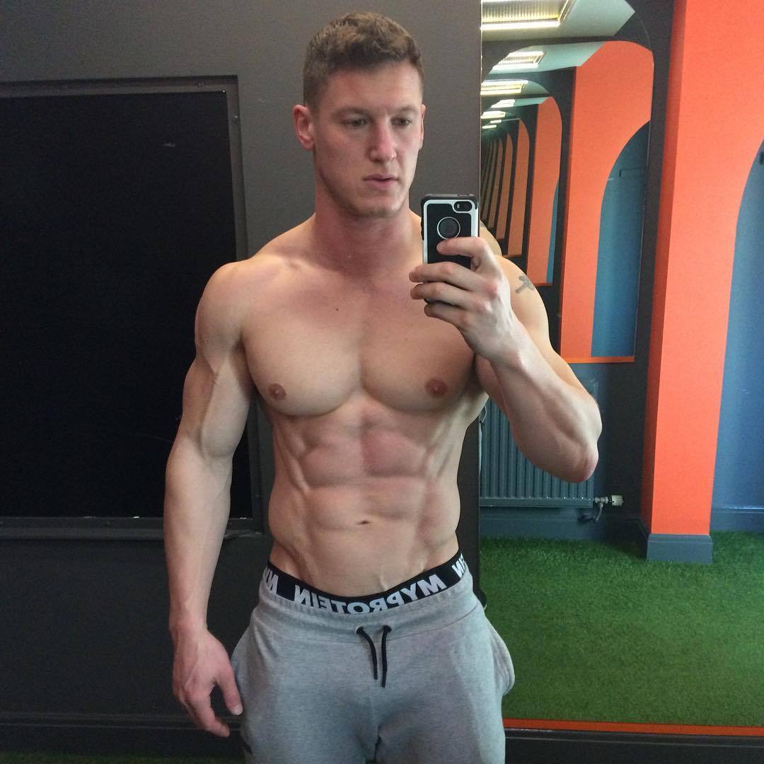 strong-shirtless-muscular-pecs-daddy-sexy-straight-alpha-man-selfie